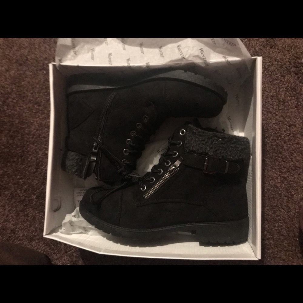 Women boots new in box
